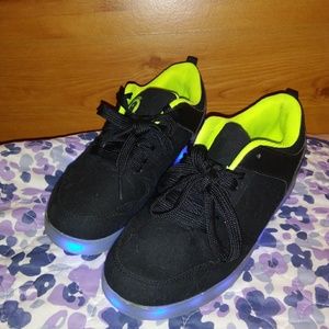 Flash Lights Shoes - Kid's Light up Sneakers Flash Lights Shoes - Kid's Light up Sneakers